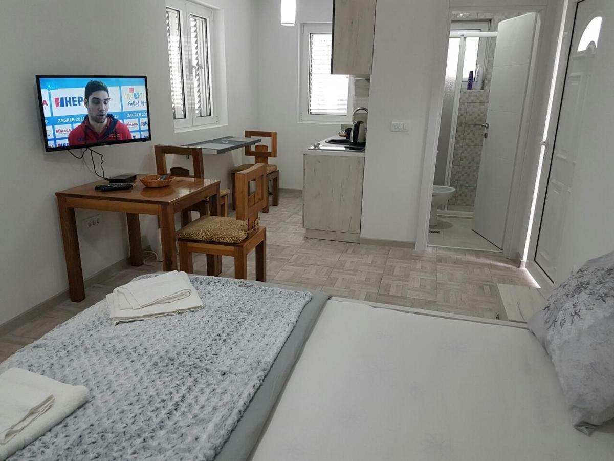 Porto Njegusi A1 Apartamento Cetinje Exterior foto